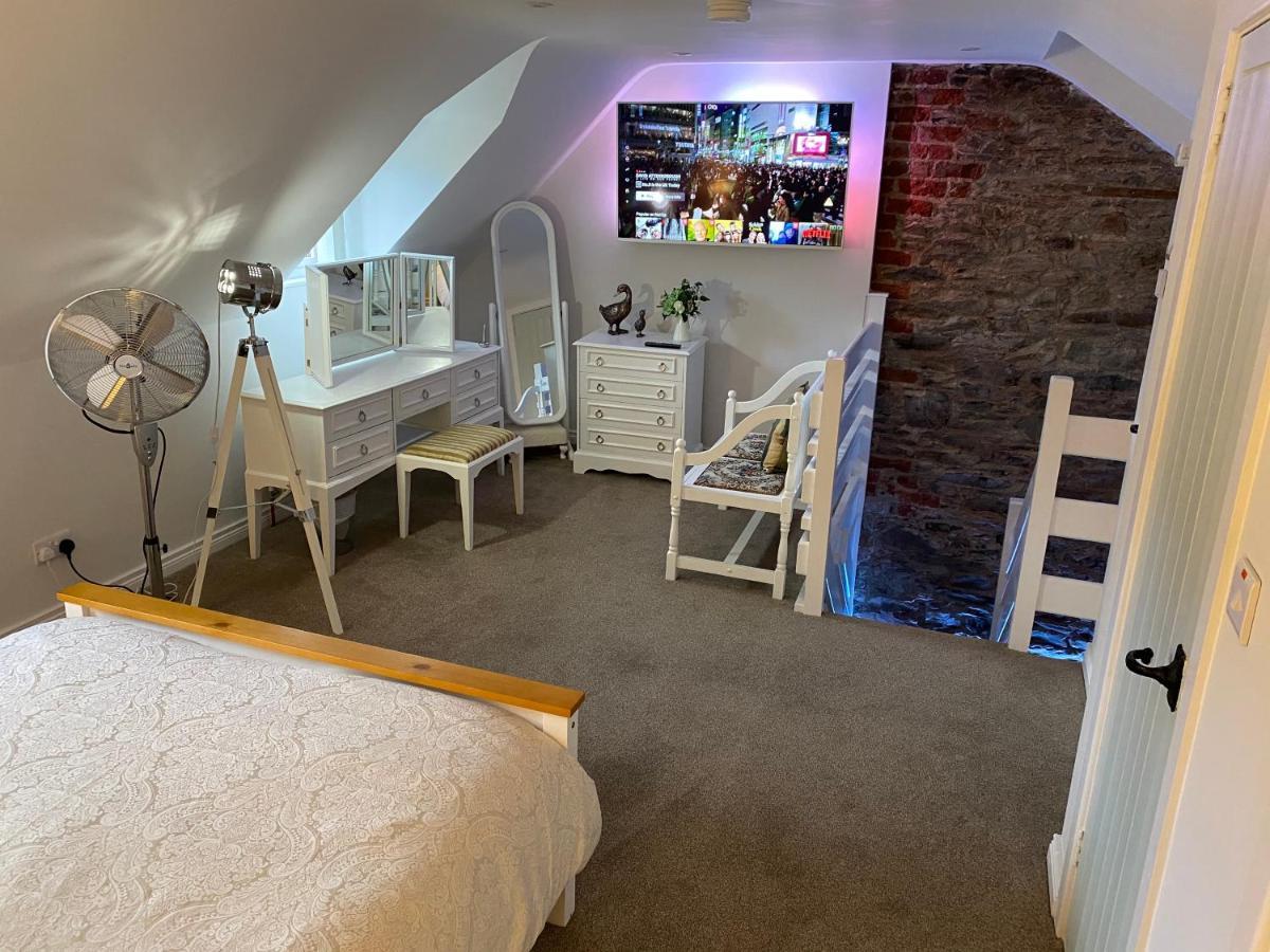 Arthur Street Guest Cottage Хиллсборо Экстерьер фото